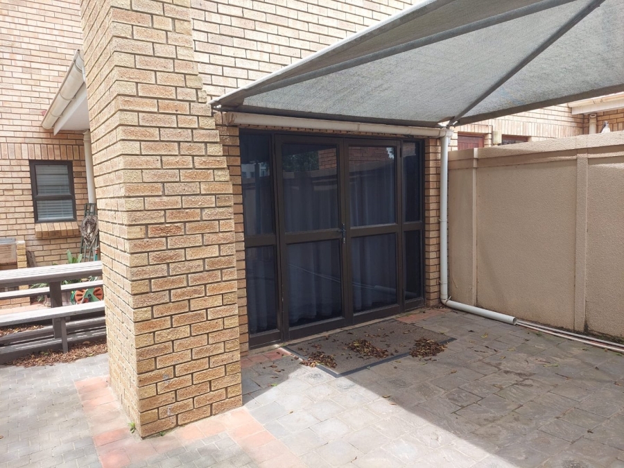 4 Bedroom Property for Sale in Hartenbos Central Western Cape